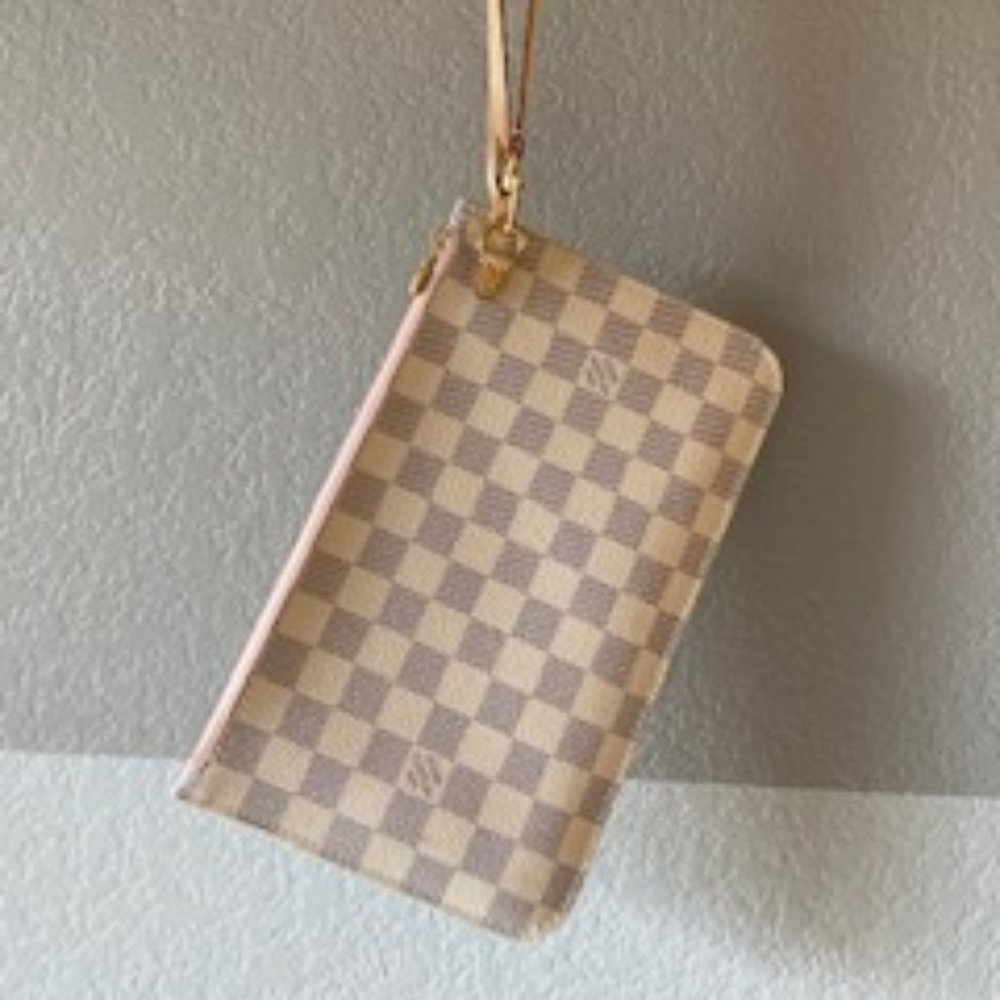 ❌SOLD❌ LV Neverfull MM Pouchette